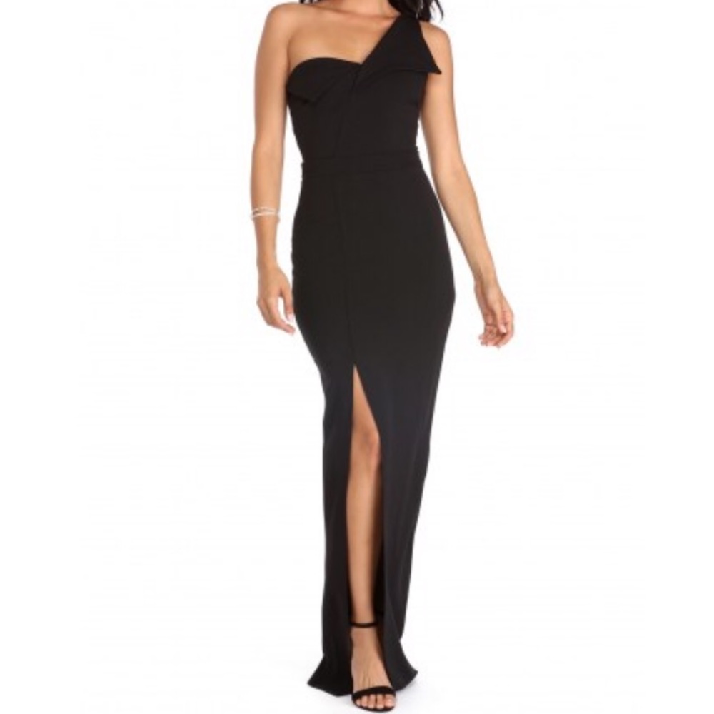 Windsor Kara Black One Shoulder Crepe Dress